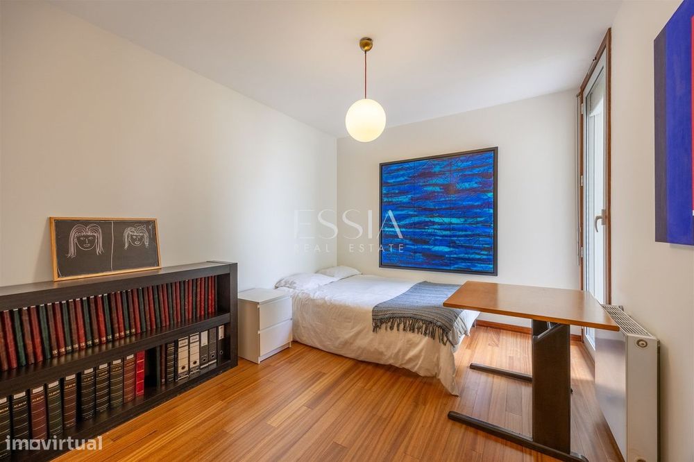 Apartamento T4+1 em Serralves com garagem