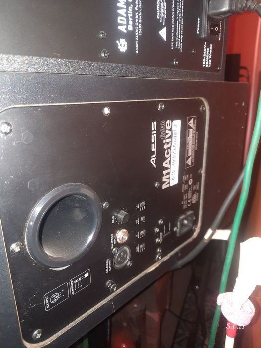 Vendo par Monitores Alesis 620