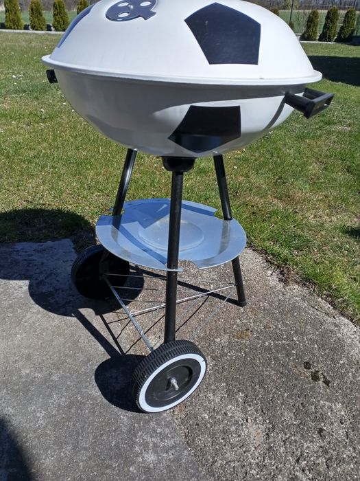 Grill węglowy piłka
