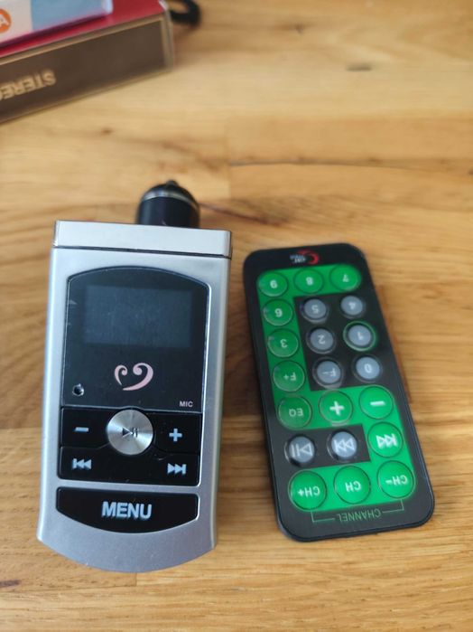 Transmiter FM samochodowy