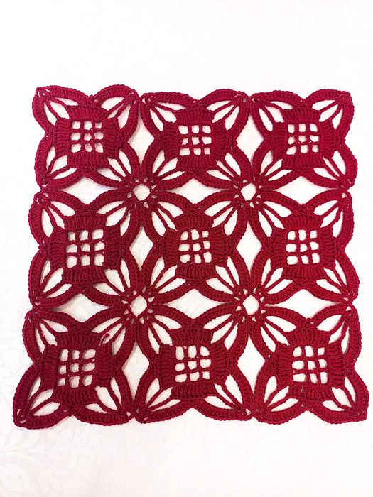 Салфетка декоративная вязаная