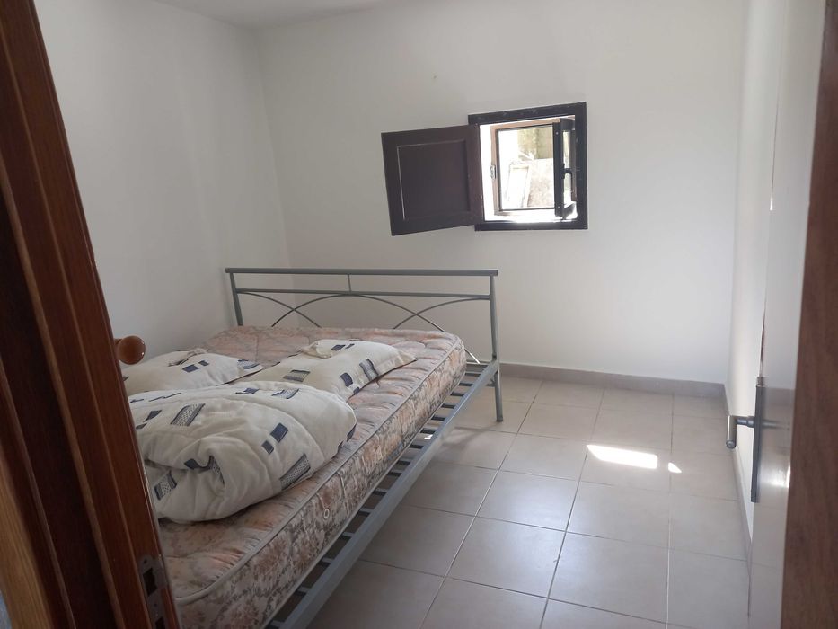 T3 casa térrea com pátio em aldeia