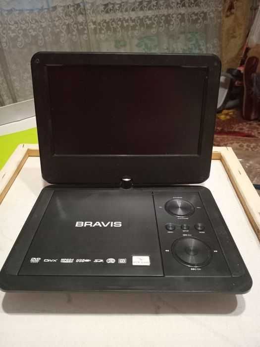 Портативный DVD-плеер Bravis AK-902B с пультом ДУ НА РЕМОНТ