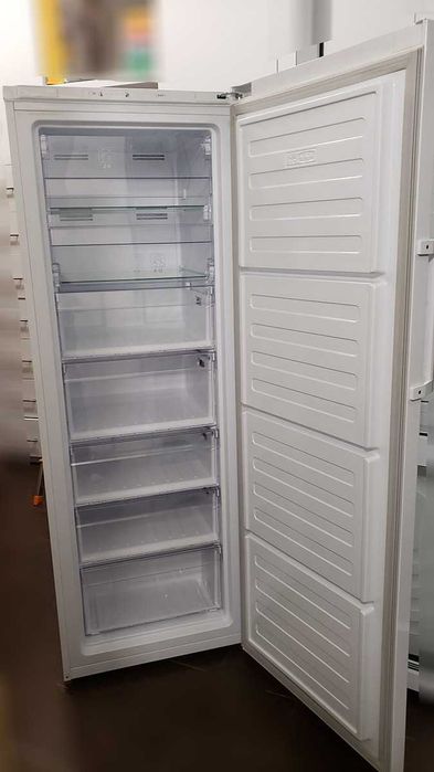 Морозильна камера Beko RFNK290T21W