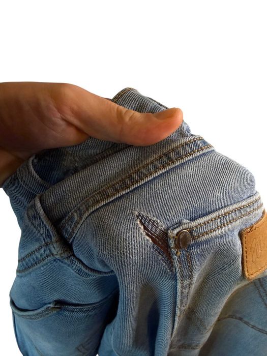Spodnie dżinsowe Wrangler niebieskie 36 32