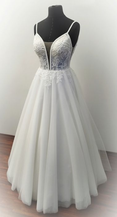 Suknię ślubną nowa.