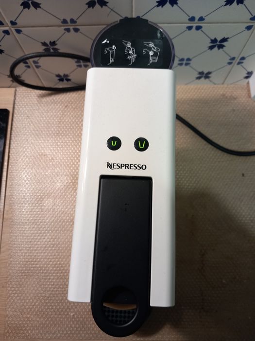 Máquina de café nespresso compacta
