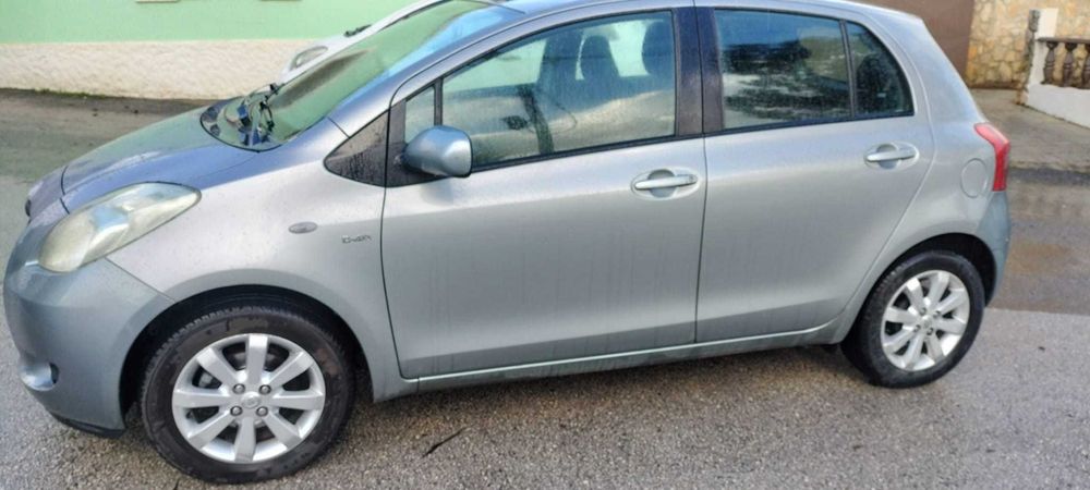 Toyota Yaris impecavel