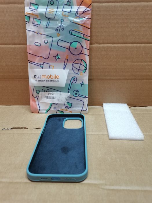 kwmobile Etui na iPhone'a 14 Pro Max - wąskie silikonowe etui z TPU