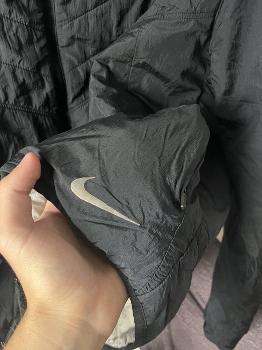 Легенька курточка Nike Aeroplayer