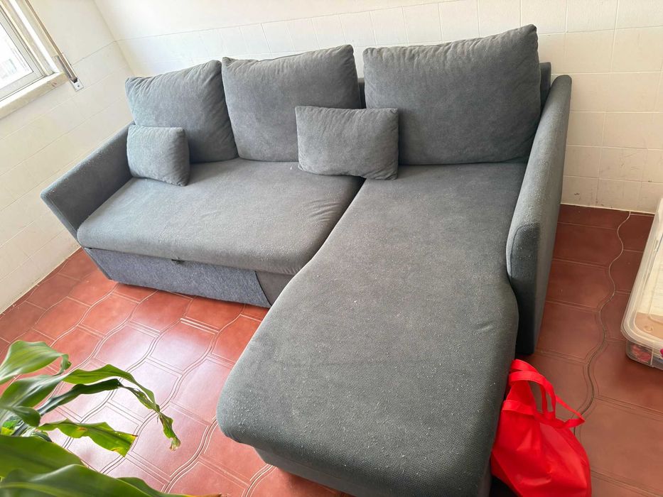 Sofá semi novo com cama