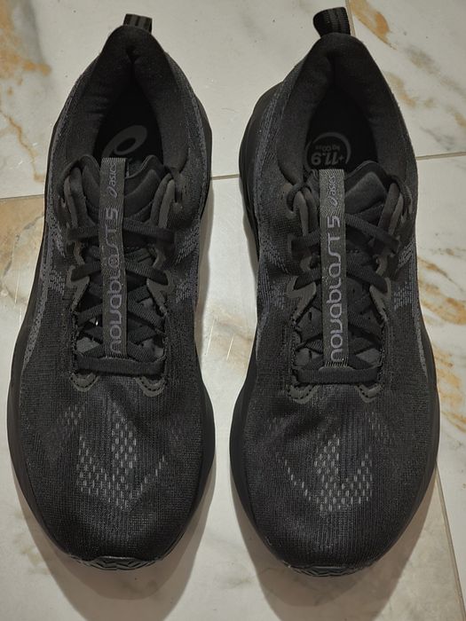 Оригінал 100% чоловічі кросівки asics novablast 5  eur 45