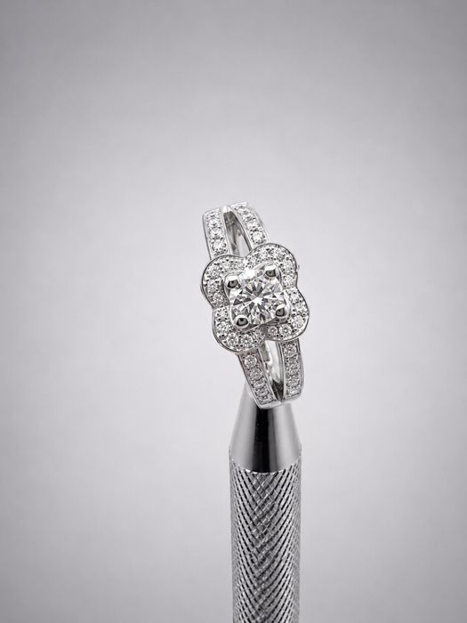Francuski Pierścionek Mauboussin naturalne diamnety 0.82ct 18K