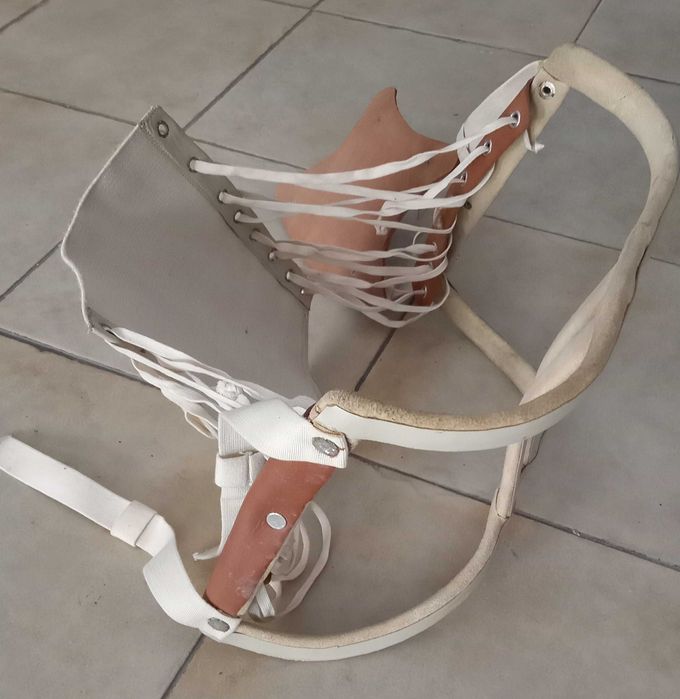 Colete abdominal e coluna, muito antigo