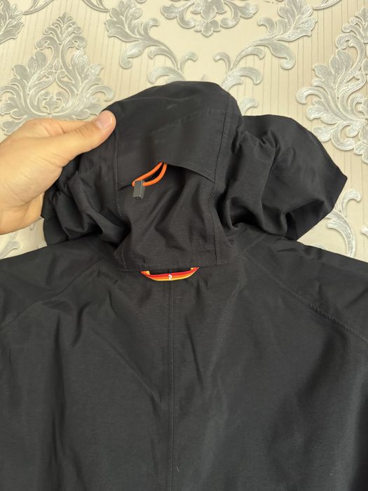 Жіноча курточка Peak Performance size M