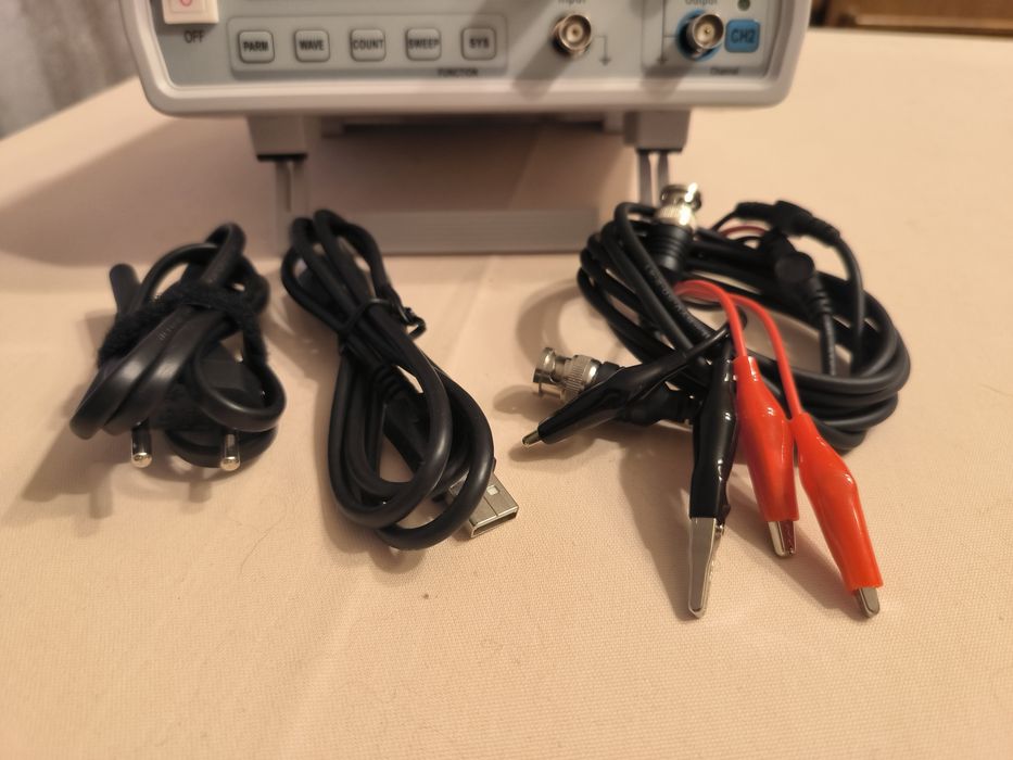Двоканальний цифровий генератор сигналів  DDS FeelTech FY3200S