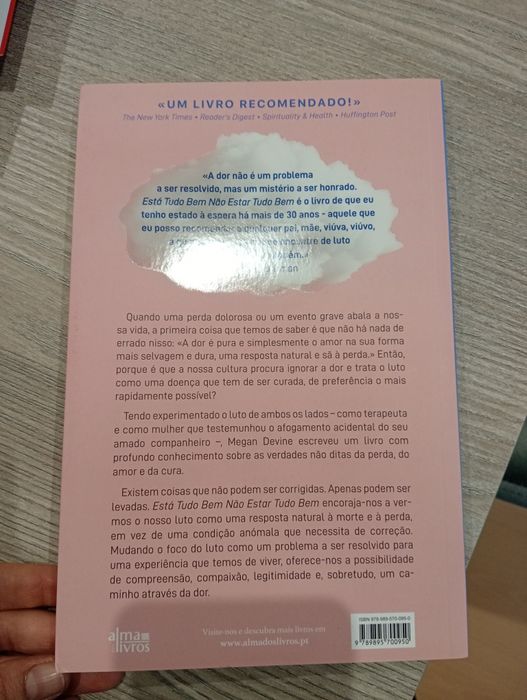 Livro " está tudo bem em não estar bem"