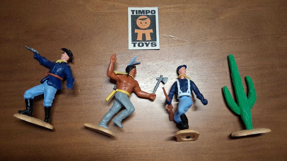 Timpo Toys: 3 Figuras + 1 complemento