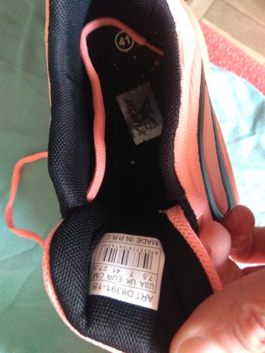 Кросівки жіночі 41р. Нові.