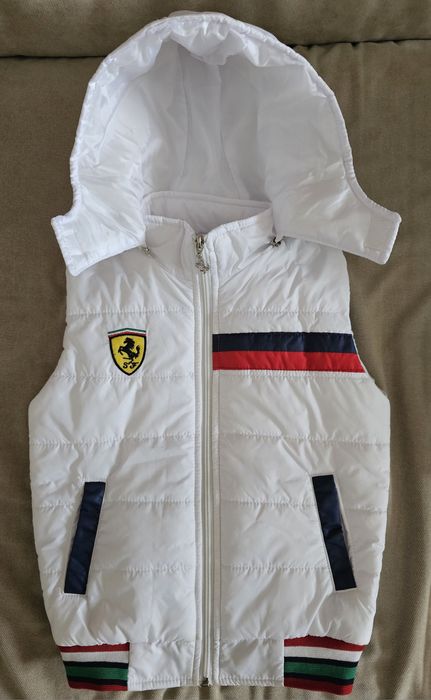 Продам жилетку  Ferrari для хлопчика 4-6 років виробник Туреччина