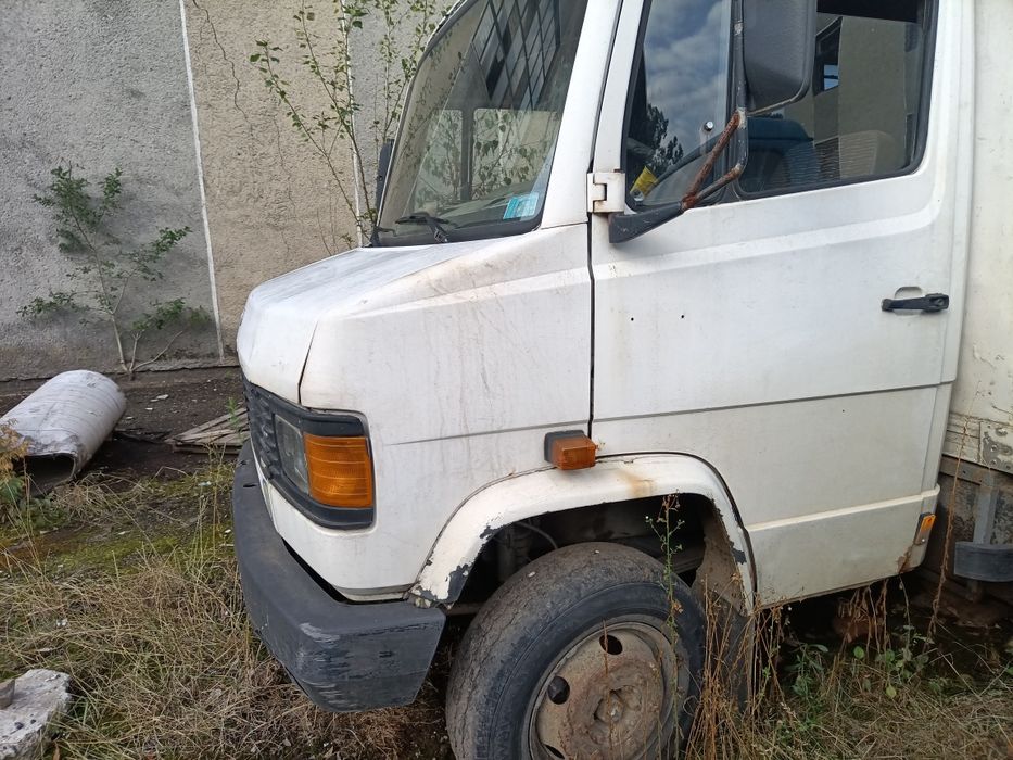Mercedes T2 711D