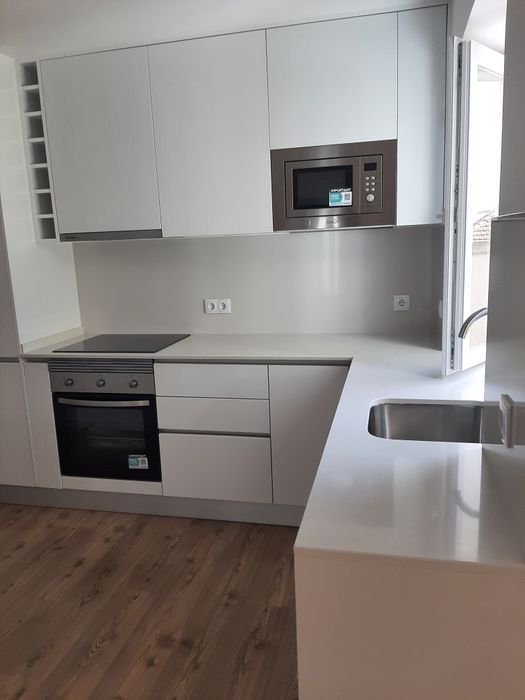 Almada Excelente Apartamento T2  a estrear.