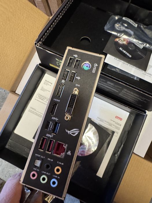 Материнська плата ASUS ROG STRIX B365-F GAMING