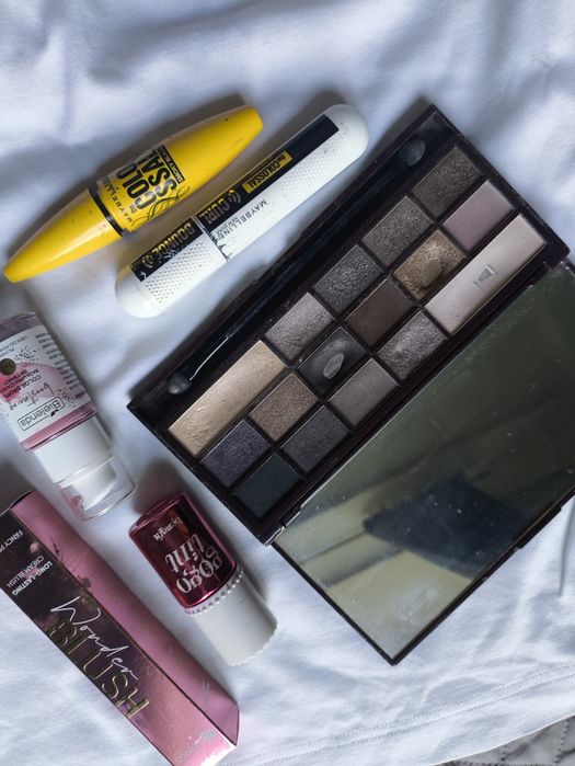 Zestaw kosmetyków Benefit Gogo Maybelline
