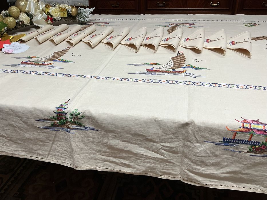 Toalha de linho bordada a mão con 12 gurdanapos