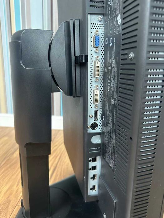 Monitor graficzny NEC PA241W + osłona słoneczna + pudełko