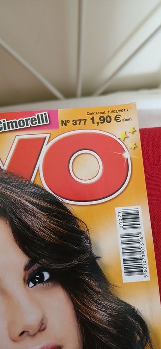 Capa Bravo + notícia Selena, Kristen e Taylor
