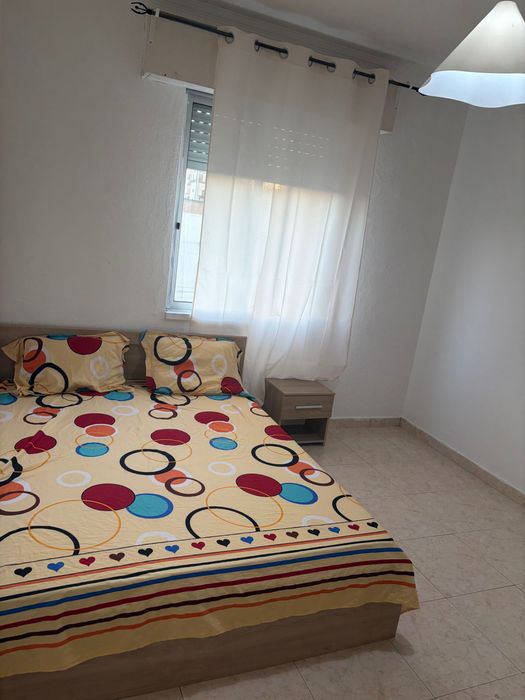 Quarto solteiro para arrendar em vialonga