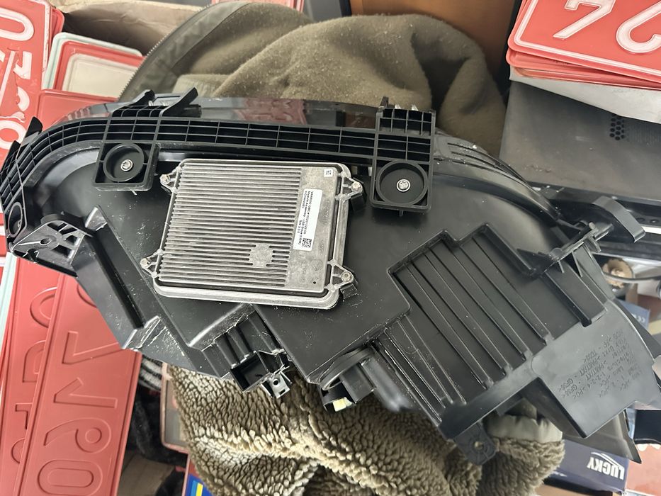 Фара Tesla X левая