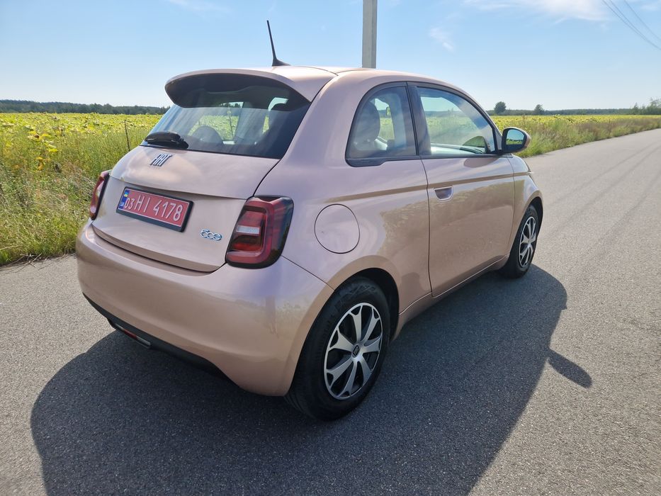 Fiat 500E 42kWt 300km