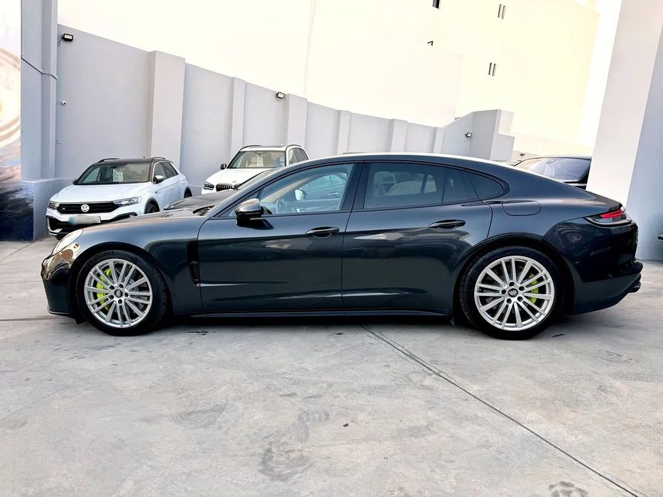 Porsche Panamera 4 E-Hybrid Platinum Edition