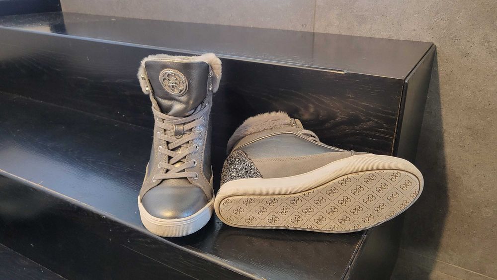 Sneakersy GUESS r.37 srebrne