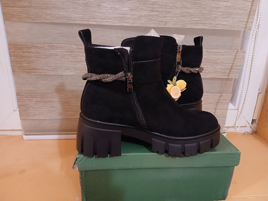 Дуже гарне зручне взуття замш осіні