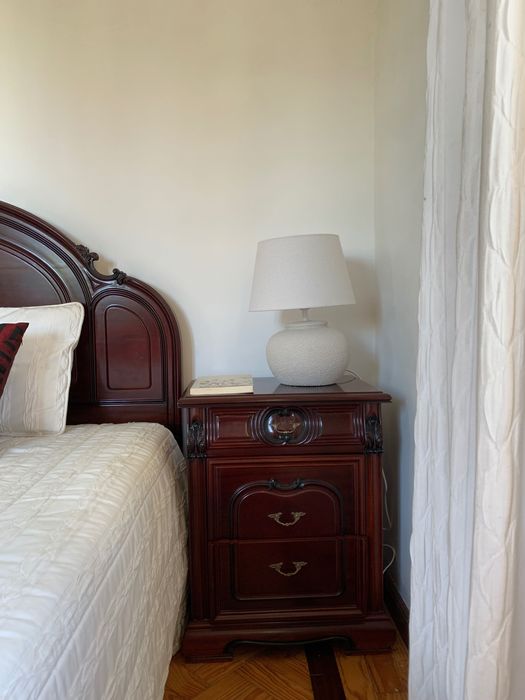 Quarto completo em madeira maciça – estilo clássico intemporal