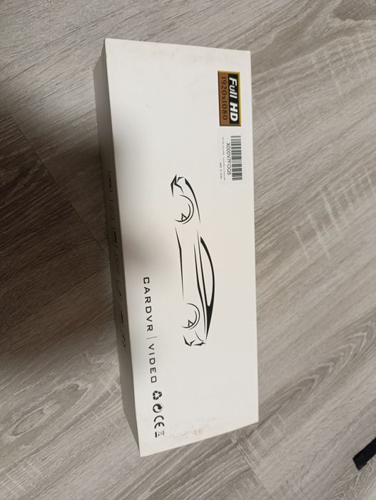 Samochodowe lusterko wsteczne z kamerą cofania FULL HD
-10%
150,00 zł