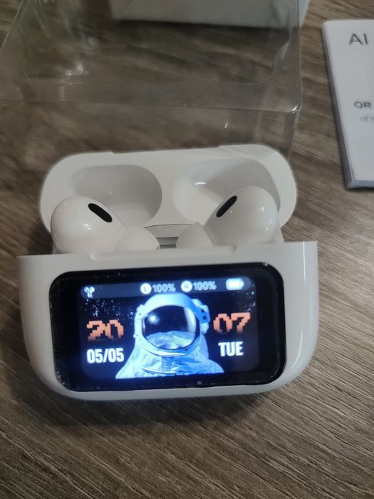 Бездротові навушники ERAZER A9 Pro2 з сенсорним екраном у зарядному кейсі білі