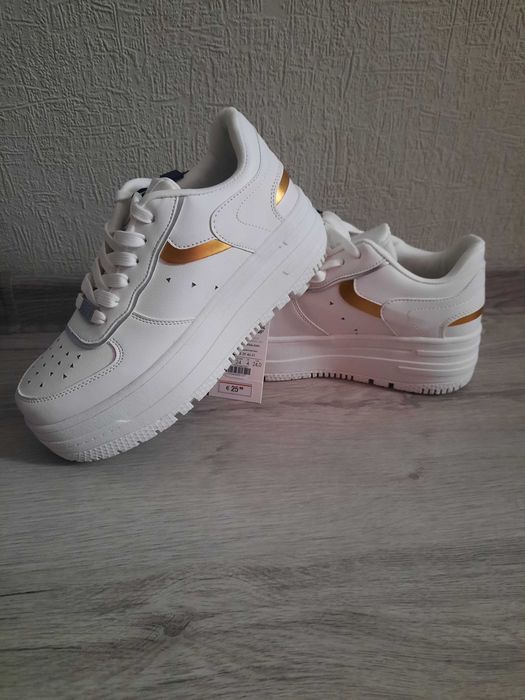 Кросівки  Bershka 37 розмір