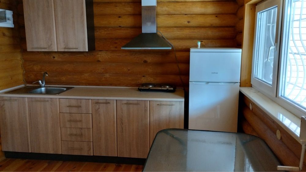 Дачний будиночок на причалі