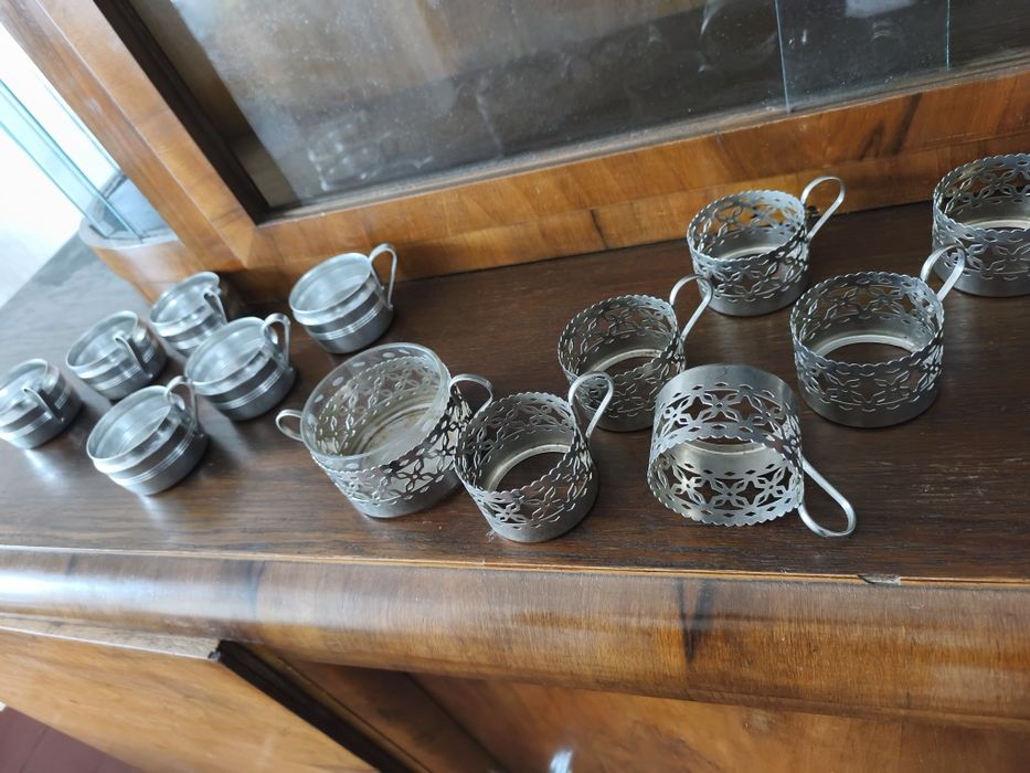 Dwa komplety koszyczków do szklanek wraz z cukiernicami