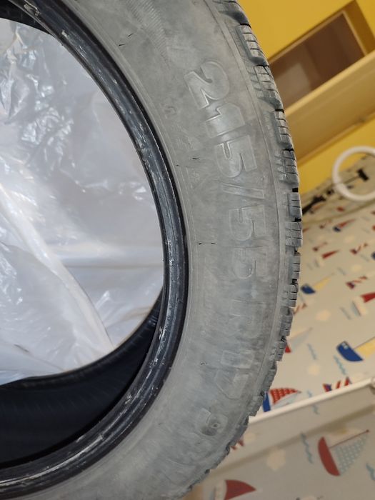 Продам зимову гуму . Резина в гарному стані , 2020 року , розмір 17й .