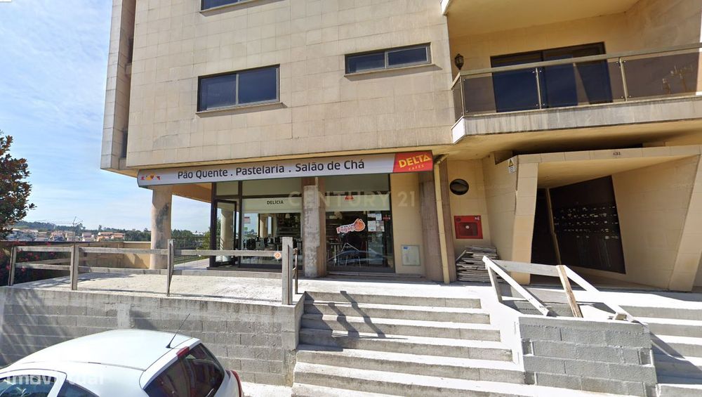 Loja e duas garagens na Quinta do Areeiro - Oportunidade de Investimen