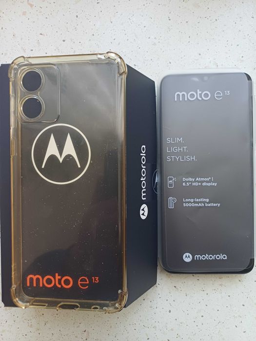 Motorola Moto E13 + etui - jak nowy