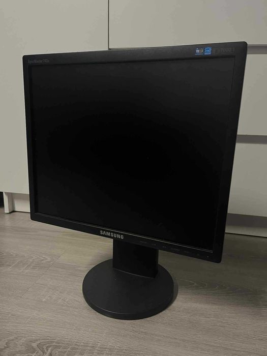 Monitor samsung 743B