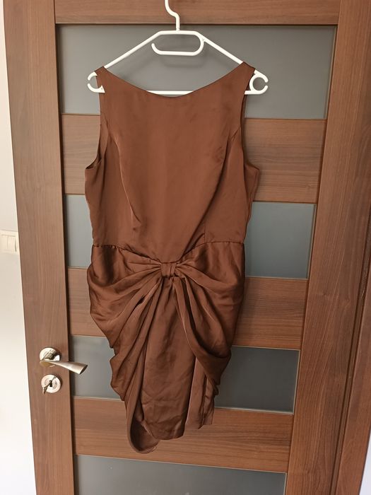 ASOS brązowa sukienka z odkrytymi plecami