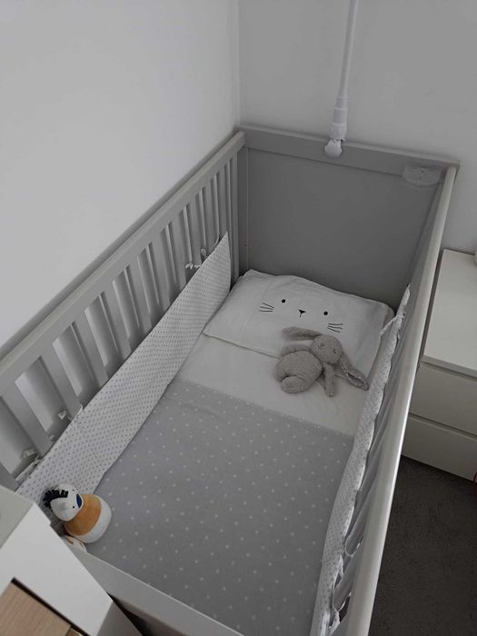 Berço IKEA cinza