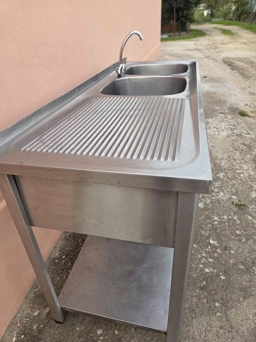 Bancada em inox com 2 pios